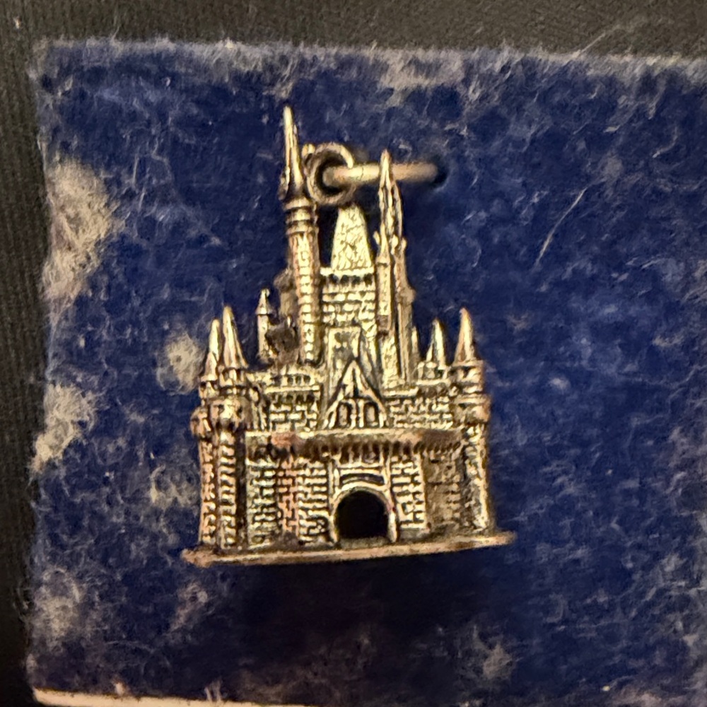 Silver Castle Charm Pendant Vintage - Picture 1 of 3